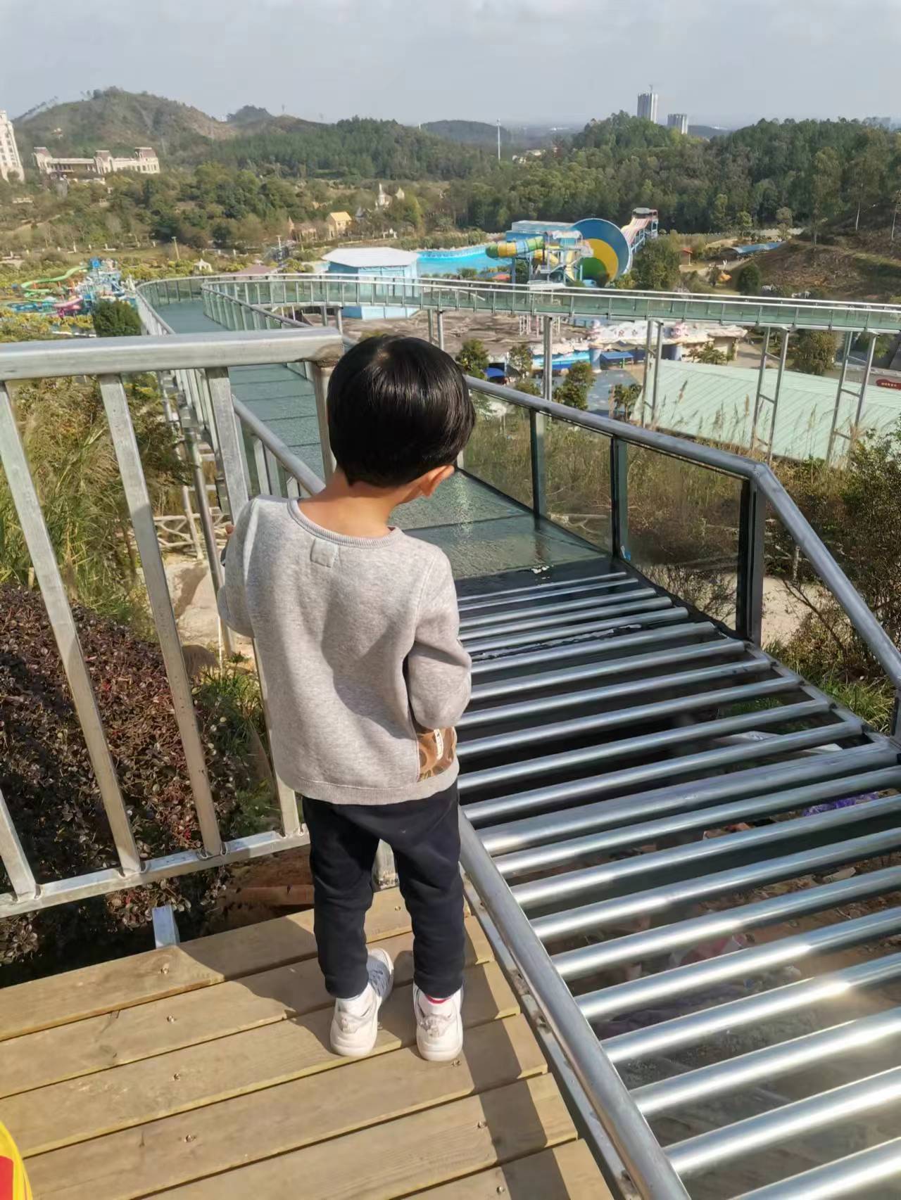 这个坑爹草上飞,网红打卡点,还要消费18块才能入园 这个坑爹草上飞,网红打卡点,还要消费18块才能入园