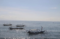 巴厘岛沙努尔海滩的垂钓船